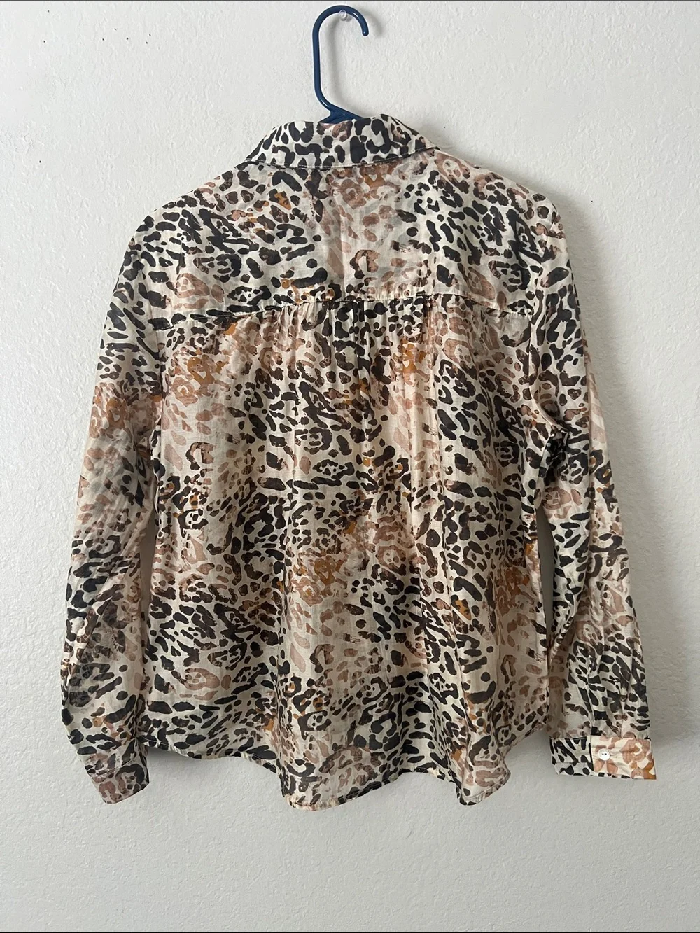 Like New! Bailey 44 Beige Brown Black Animal-Print Button-Up Shirt in M